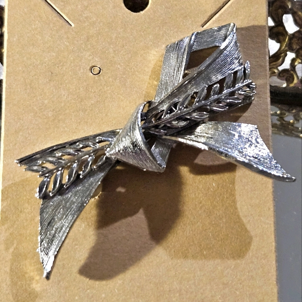 Elegant Silver Bow Brooch
